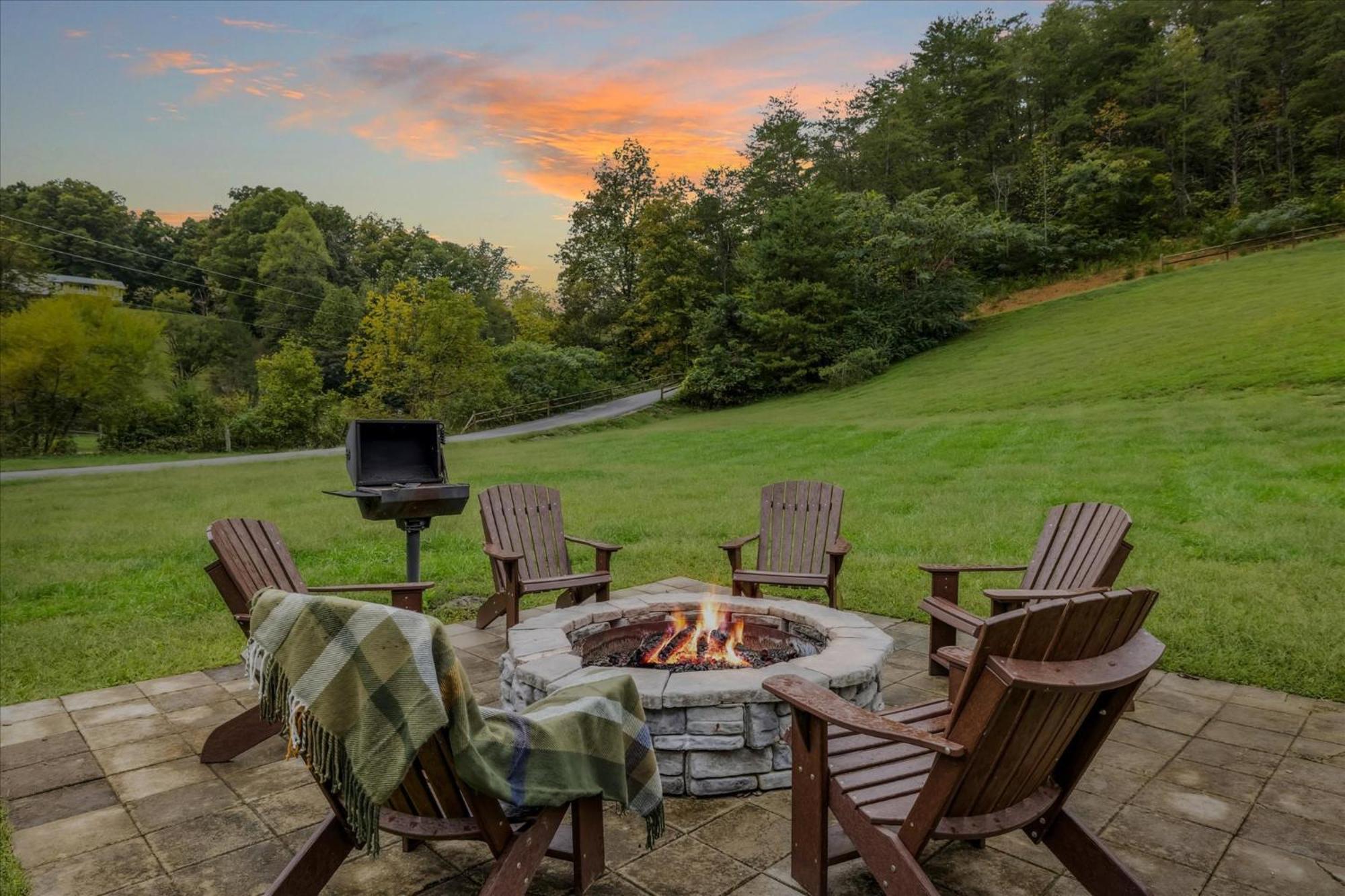 Hot Tub Fire Pit Game Room Theater Easy Access Sleeps 12 - Black Bear Lodge Pigeon Forge Ngoại thất bức ảnh